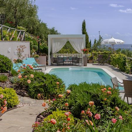 Villa sii felice Buti Exteriör bild