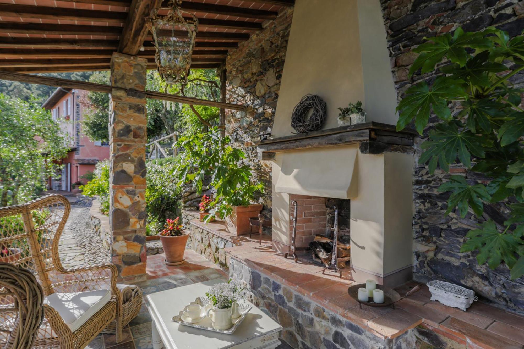 Villa sii felice Buti Exteriör bild