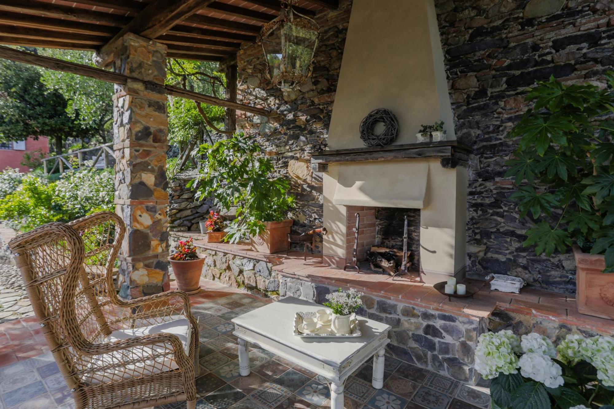Villa sii felice Buti Exteriör bild